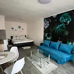 Lux Apartmanhaz *