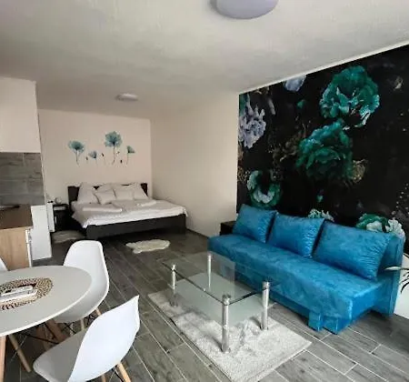 Lux Apartmanhaz *